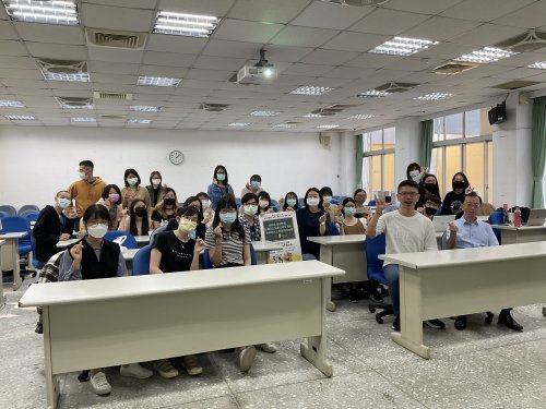 110學年度-110.11.17-鄭智偉台灣同志諮詢熱線協會社工主任-由同志諮詢熱線等之助人歷程與省思